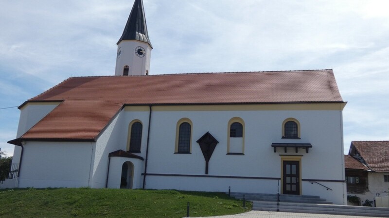 Die Außensanierung der Kirche in Schwimmbach, die im vergangenen Jahr abgeschlossen worden ist, ist eines von vier Projekten im Kreis Straubing-Bogen, die vom Bezirk mit 19 300 Euro unterstützt werden.