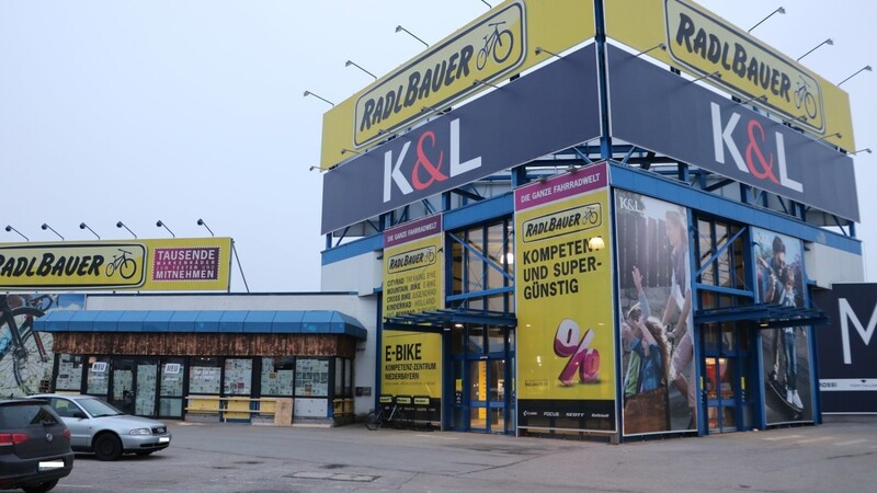 Der Modemarkt K&L hält am Standort Ergolding im ehemaligen Praktiker-Bau fest.