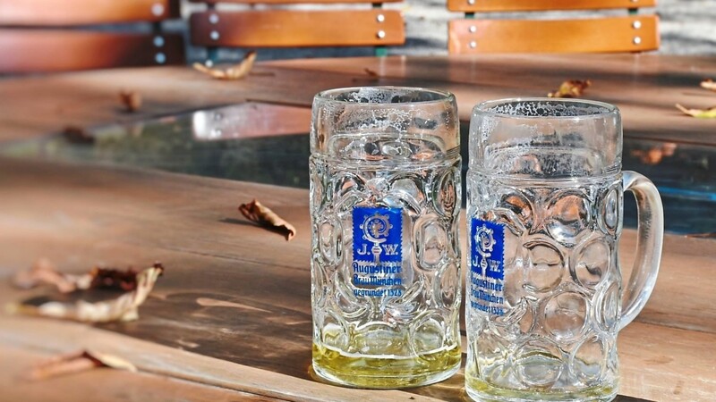 Dem Lieblingsgetränk der Bayern sind viele Mundartausdrücke gewidmet. Wenn im Maßkrug nur noch ein kleiner Rest Bier ist, das Getränk also zur Neige geht, dann spricht man von einem "Noagerl".