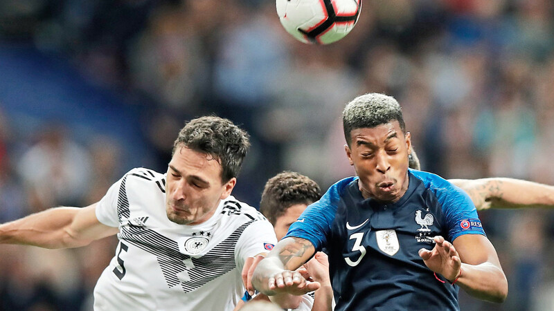 Die deutsche Mannschaft um Mats Hummels (l.) bekommt es in ihrer Gruppe zuerst mit Frankreich zu tun, danach mit Portugal und Ungarn. Eine "brutal schwere Gruppe", meint Experte Lutz Pfannenstiel. Sollte Deutschland aber weiterkommen, "ist alles möglich".