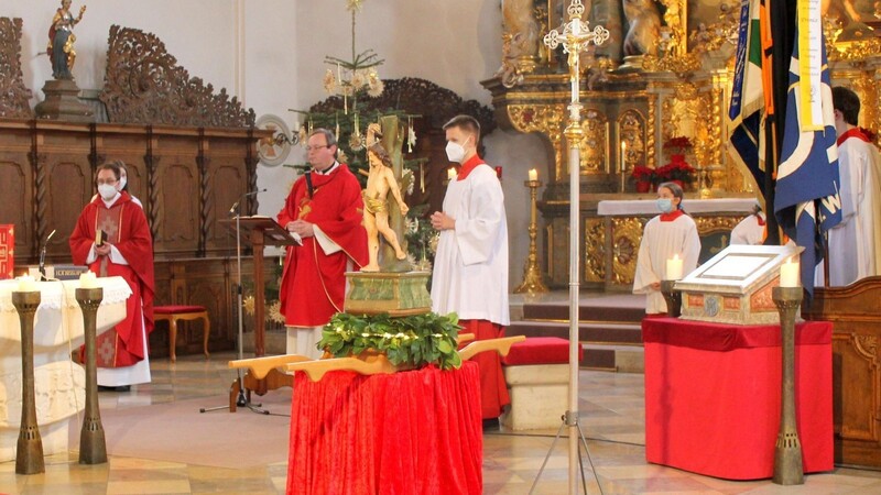 Mit einem feierlichen Festgottesdienst ehrten die Further Katholiken ihren Stadtpatron.