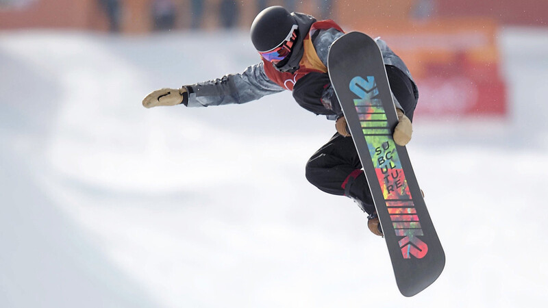 Johannes Höpfl in Aktion: Das Spektakel und sie Show gehören zum Snowboarden dazu. "Die Tricks sind auf diesem Niveau inzwischen auch nicht mehr so ungefährlich", erklärt der zweifache Olympia-Teilnehmer, der seine Karriere mit 23 Jahren auch aufgrund einer Verletzung beendet hat.