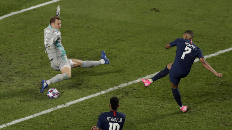Unüberwindbar: Manuel Neuer mit einer von mehreren Glanztaten gegen Kylian Mbappe.