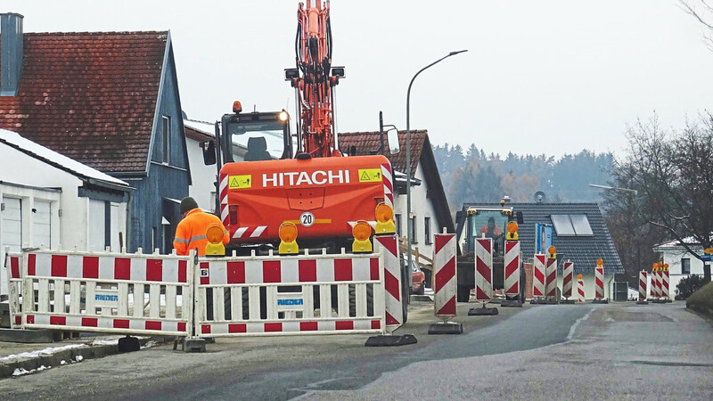 Die Ortsdurchfahrt von Rudelzhausen ist für die Erneuerung der Wasserleitung halbseitig gesperrt.