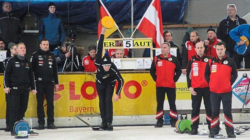 Matthias Peischer von der deutschen Mannschaft in Aktion. Die Esstock WM in der Regener Eishalle fand im März statt.