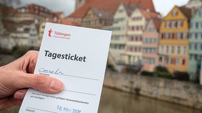 Geht es nach Wirtschaftsminister Hubert Aiwanger, sollen neben Tübingen auch in Bayern negativ Getestete etwa mit Tagestickets wieder in die Innenstädte zum Einkaufen dürfen.