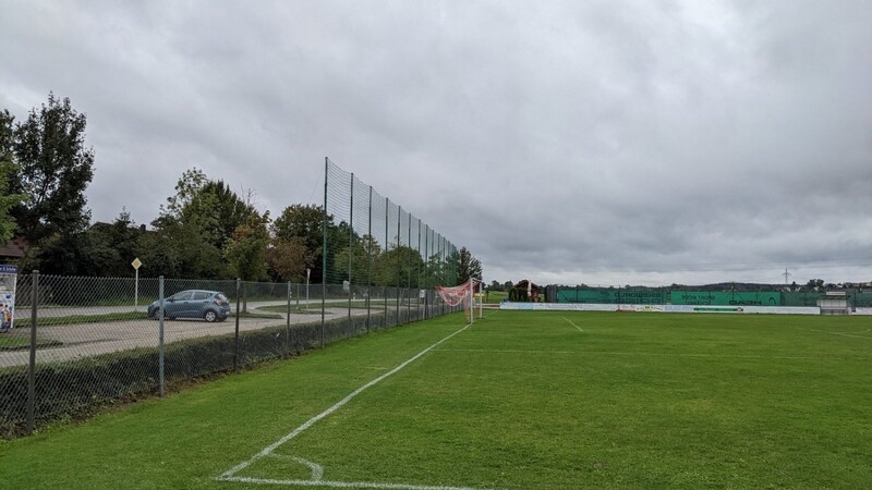 Der Alternativ-Vorschlag von Gerhard Jänsch sieht die neue Turnhalle auf dem Sportgelände des TSV Altfraunhofen neben den Tennisplätzen an der Moosburger Straße vor.