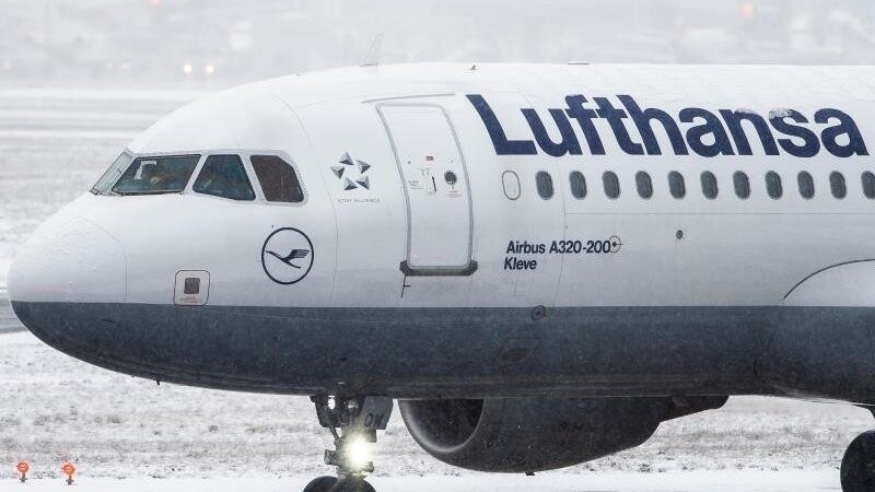 Die Lufthansa hat eine milliardenschwere Kapitalerhöhung zur Rückzahlung der deutschen Staatshilfen beschlossen.