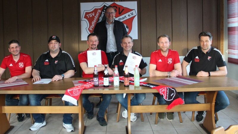 Der Vertrag ist unterschrieben und vereint die Herrenmannschaften Pfaffenberg und Oberlindhart zu einer Spielgemeinschaft.