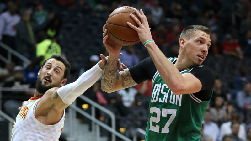 Deutscher Star in der NBA: Daniel Theis (r.) von den Boston Celtics.