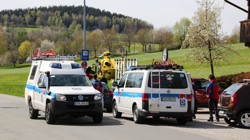 Bergretter und Hubschrauber samt Besatzung und Notärztin kamen gerade vom Einsatz am Osser zurück, als sie in Richtung Kaitersberg erneut alarmiert wurden.