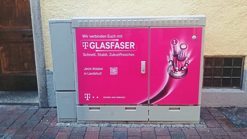 Die Telekom muss die Werbung im Ensemblebereich der Innenstadt wieder entfernen.