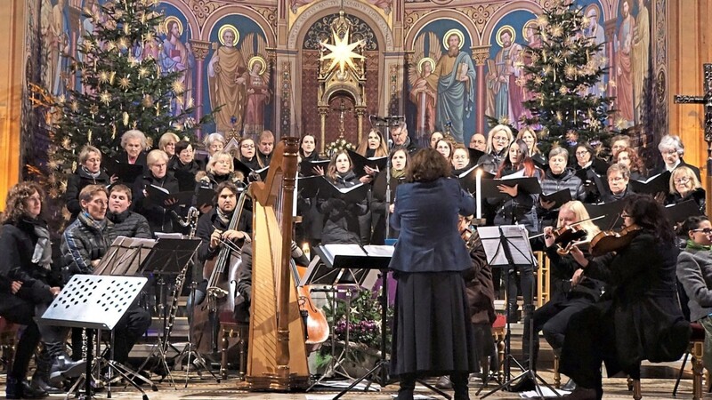 Zu den Höhepunkten im Jahreslauf der Chorgemeinschaft gehören die Konzerte und Messen in der Advents- und Weihnachtszeit.