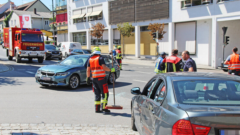 Verletzt wurde niemand, der Sachschaden an den beiden BMW ist aber beträchtlich.