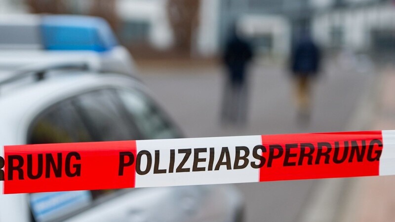 Ein Mann wurde am Donnerstagabend in Passau erstochen. Der Täter ist noch auf der Flucht.