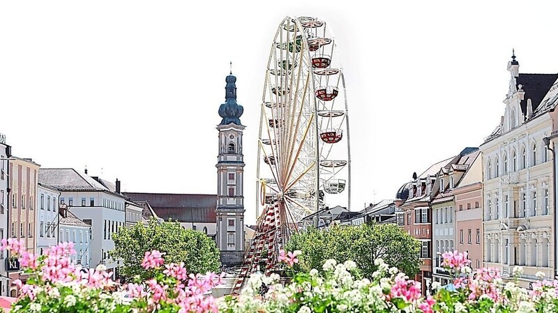 So könnte der Blick auf den Luitpoldplatz mit Riesenrad vom Alten Rathaus her bald aussehen.