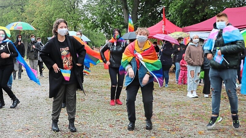 Landshut ist bunt: Gemeinsam tanzte die Community den Macarena-Tanz.