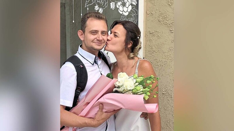 Glückliches Paar in schweren Zeiten: Anastasia hat in der Ukraine ihren Freund Eugenyi geheiratet und ist froh, wieder in der He