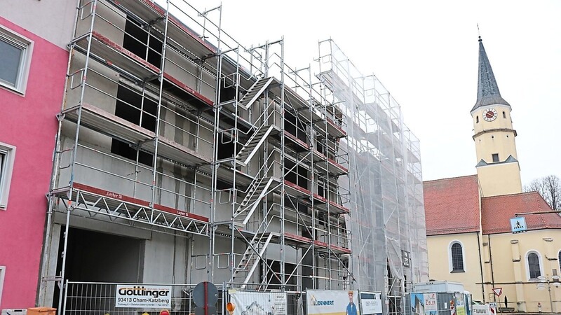 Der Bau des Wohn- und Geschäftshauses am Spitalplatz geht weiter.