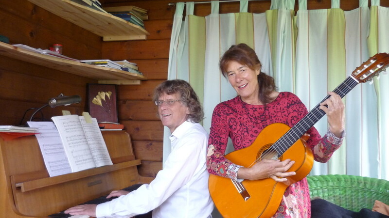 Claudia Aßmann und Günter Patzak versammeln die Chormitglieder einmal wöchentlich online zur Gesangsprobe.