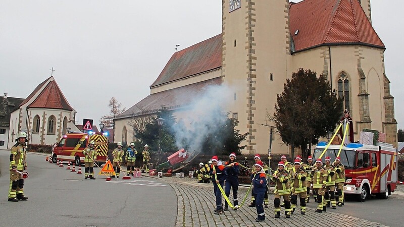 Die Feuerwehr Chammünster belegt mit ihrem verunfallten Nikolaus den dritten Platz.