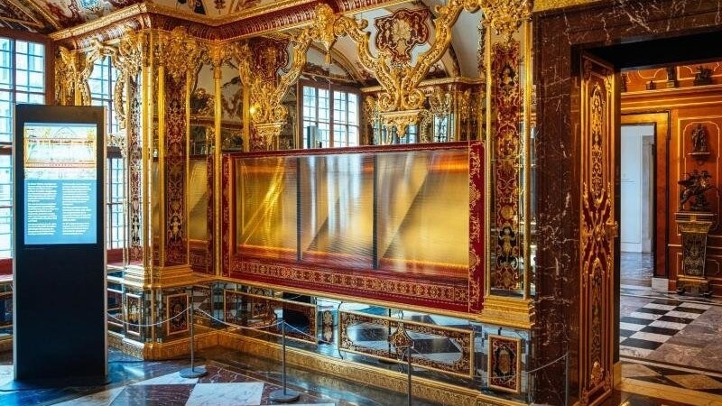 Die ausgeraubte Vitrine im Juwelenzimmer des Historischen Grünen Gewölbes im Residenzschloss in Dresden.