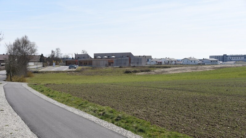 Der neue Luzia-Kindergarten mit angegliederter Krippe wird am Burger Feld direkt neben dem Franziskus-Kindergarten gebaut. Im Bauausschuss wurde auf dessen jüngster Sitzung der Planung für die Freianlagen zugestimmt.