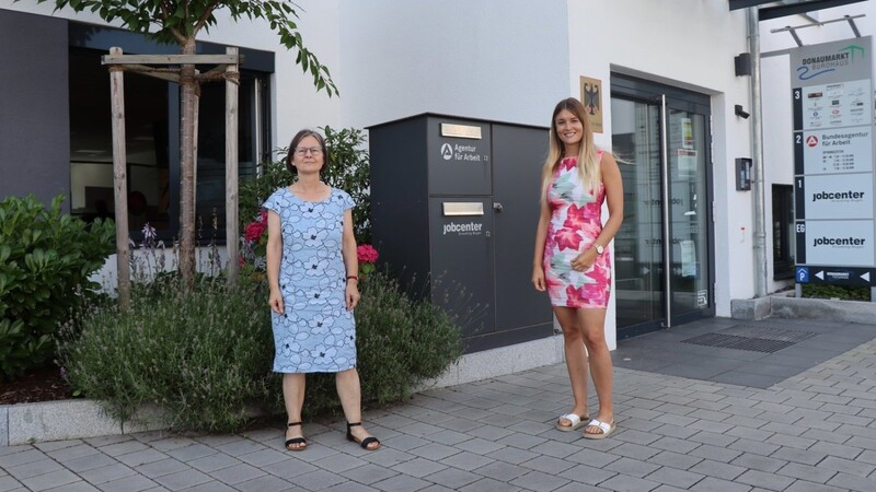 Barbara Dirscherl-Roithner (l.) vom Amt für Soziale Dienste und Lisa Sagmeister vom Jobcenter betreuen das Cura-Projekt in Straubing.
