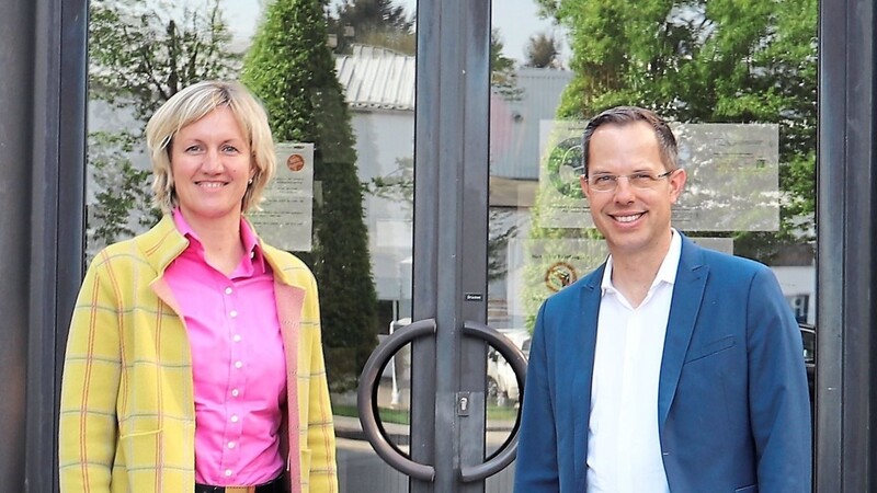 Zu aktuellen Themen stand Landtagsabgeordnete Petra Högl im Austausch mit Thomas Kneip, Vorsitzender der Geschäftsführung bei Wolf in Mainburg.