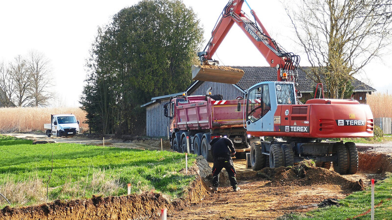 Die Erschließungsarbeiten für das Baugebiet Hirschgarten II haben begonnen; im September sollen sie abgeschlossen sein