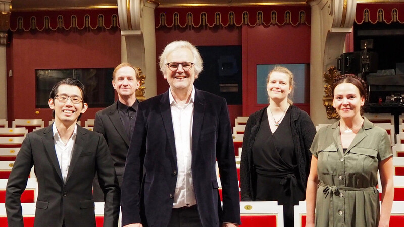 Klaus Kusenberg (Mitte) mit seinem Team Chin-Chao Lin (GMD), Georg Reischl (Tanz), Maria-Elena Hackbarth (Junges Theater) und Christina Schmidt (Musiktheater)