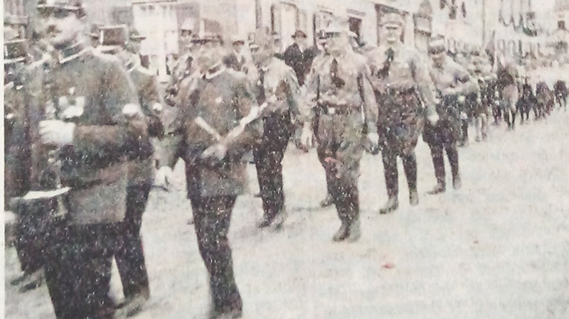 In der Moosburger Innenstadt fand am 1. Mai 1933 ein großer Aufmarsch statt, am Plan wurde eine Kundgebung abgehalten.