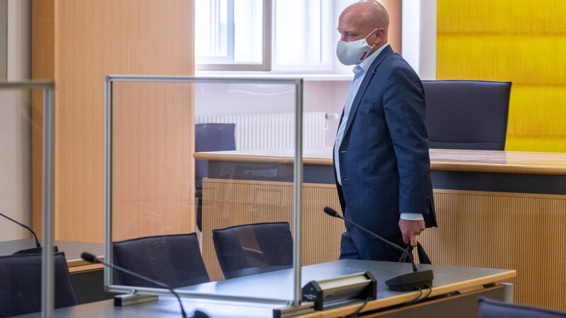 Joachim Wolbergs, Regensburger Ex-Oberbürgermeister, an einem früheren Prozesstag im Landgericht Regensburg: Am Mittwoch kämpfte er um seine Rehabilitierung.