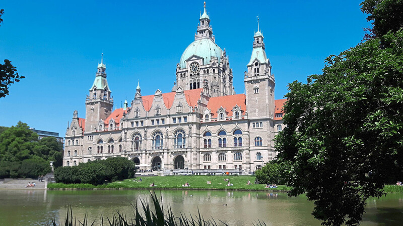 Zum Ende der Tour bietet sich ein toller Ausblick auf das Neue Rathaus von Hannover.