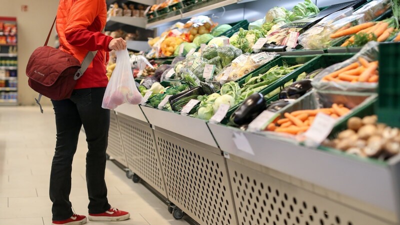 Das "VerPlaPos"-Team möchte bei seinem nächsten Reallabor herausfinden, ob Verbraucher im Supermarkt Verpackungsalternativen annehmen und kaufen - gegebenenfalls zu einem erhöhten Preis.