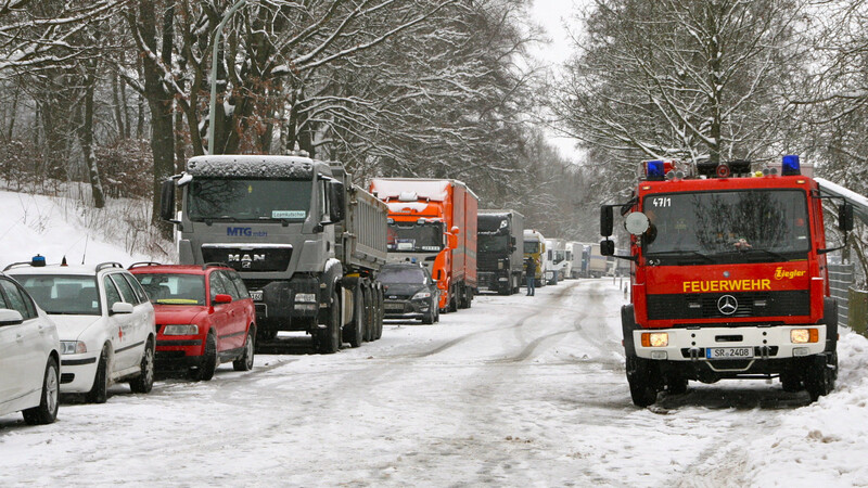 Bei Ascholtshausen ist es am Montag zu einem schweren Unfall gekommen. Ein Lastwagenfahrer war auf die Gegenfahrbahn gekommen und dort mit einem Lastwagen zusammengestoßen. Foto: kamera24