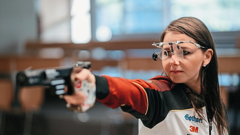 Die 38-jährige Monika Karsch will eine Olympische Medaille in Tokio. Seit 2009 schießt die Regensburgerin mit der Sportpistole in der Weltspitze mit.