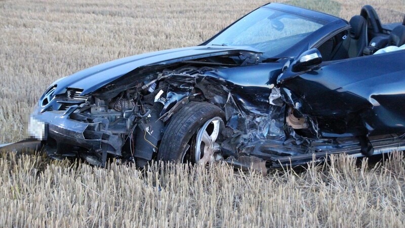 Angesichts des Zustands der Autos ist es beinah erstaunlich, dass der Unfall noch relativ glimpflich ausging.