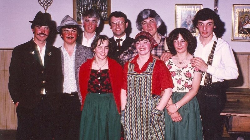 Mit dem Schwank "Der bekehrte Hausdrach" begann die mittlerweile 40 Jahre lange ungebrochene und höchst erfolgreiche Geschichte der Arnbrucker Theatergruppe 1981, die ihr Jubiläum auf einen späteren coronafreien Zeitpunkt verschieben muss.