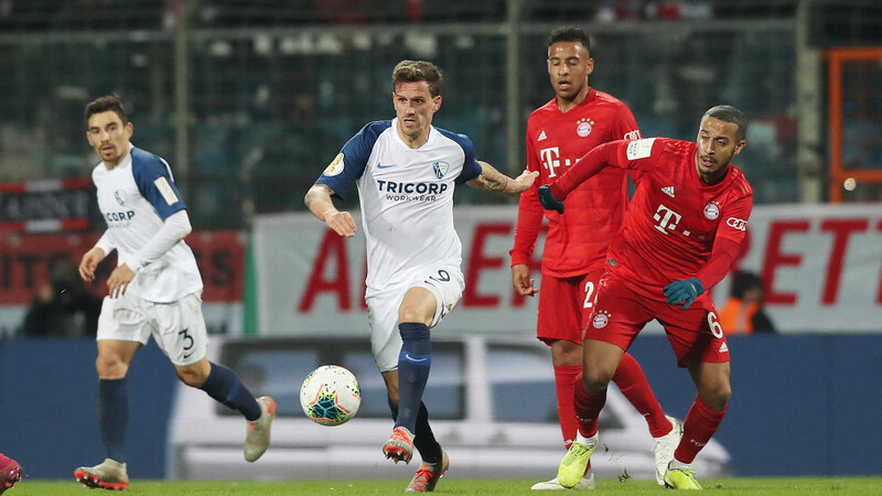 Enttäuschten gegen Bochum: Die Bayern-Spieler Thiago (r.) und Corentin Tolisso.