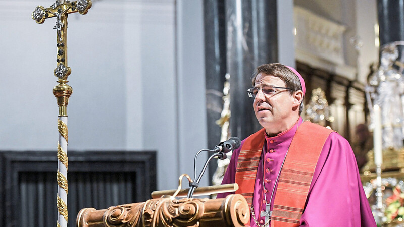 Eine Predigt des Passauer Bischofs Stefan Oster wurde zum Streitthema über die Familie.