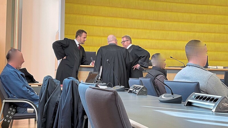 Die Verteidiger Julian Wunderlich (v. l.), Hubertus Werner und Jan Bockemühl vertraten in dem Prozess die drei Angeklagten.