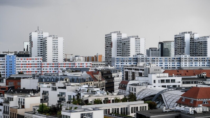 Wohnungen in dem Stadtbezirk Berlin-Mitte. In Berlin wächst die Bevölkerung jedes Jahr um rund 40.000 Menschen. Wohnungen sind daher oft Mangelware.