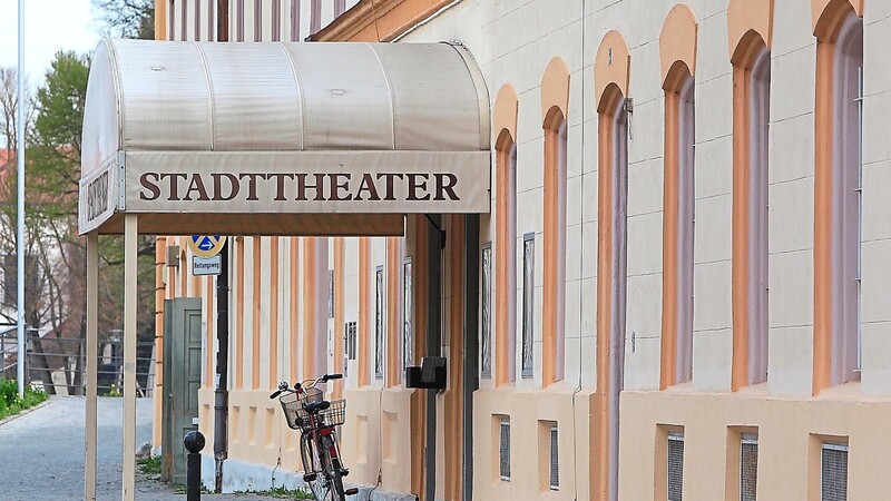 Das Stadttheater im Bernlochnerkomplex steht seit 2014 leer. Gespielt wurde seither - zumindest bis zum Lockdown - in einem Theaterzelt auf dem Messegelände.
