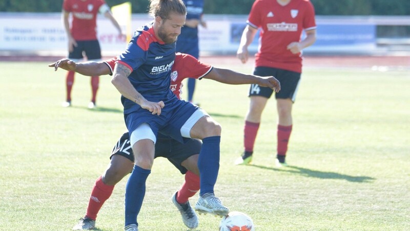 Erst in der letzten Minute gelang Miroslav Spirek vom 1. FC Bad Kötzting der Siegtreffer gegen den Kreisligisten FC Wallersdorf.