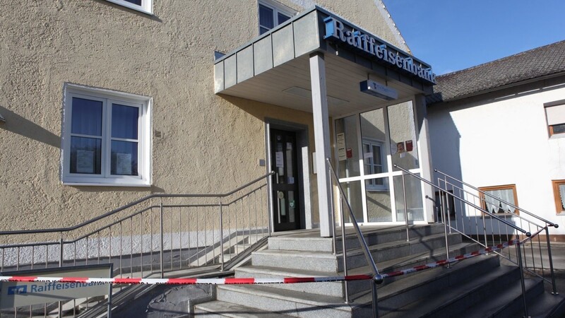Am 18. Dezember hat ein bislang unbekannter Mann eine Bank in Obersüßbach (Kreis Landshut) überfallen.