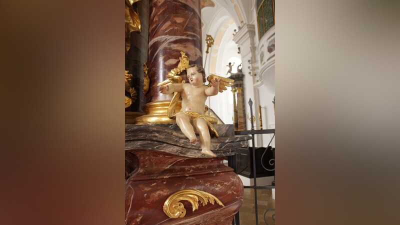So sieht der Engel aus, der vom Seitenaltar in Neukirchen gestohlen wurde.