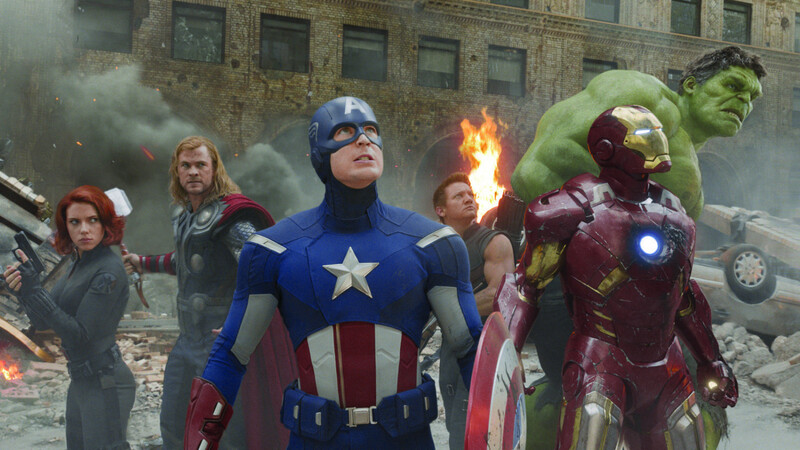 Black Widow, Thor, Captain America, Hawkeye, Iron Man und Hulk (von links) müssen es in "Marvel's The Avengers" mit außerirdischen Wesen aufnehmen. (Fotos: Walt Disney Studios)