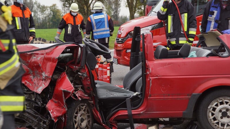 Bei Kiefenholz hat sich am Freitagnachmittag ein schwerer Unfall ereignet.