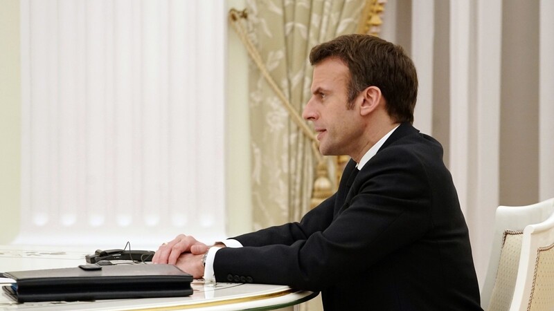 Macron habe sich von Putin "über den Tisch ziehen lassen", höhnte die Republikanerin Valérie Pécresse.